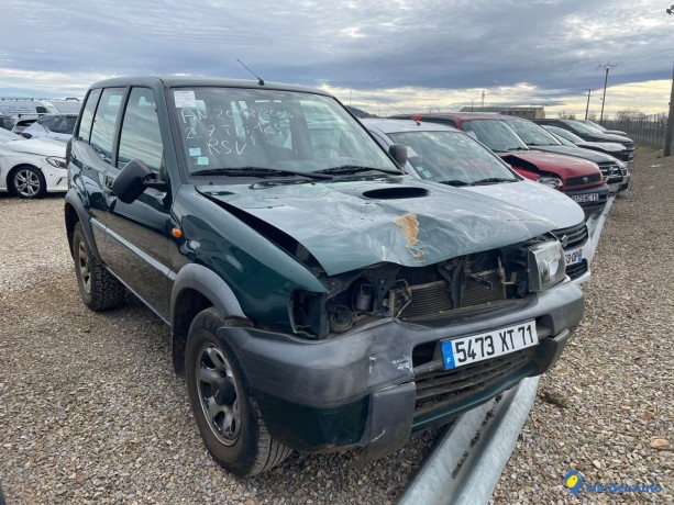 nissan-terrano-27-tdi-127-big-3