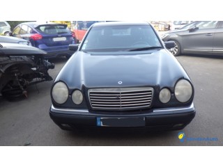 MERCEDES CLASSE E II (W210) PHASE 1 240 E BVA